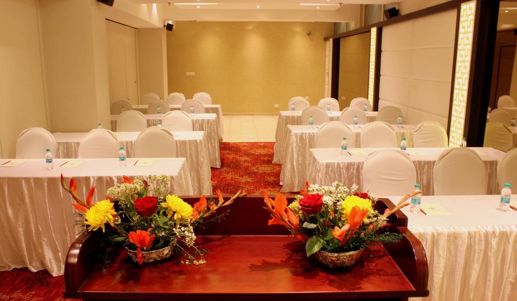 Hotel Amrapali Grand New Delhi Exterior photo