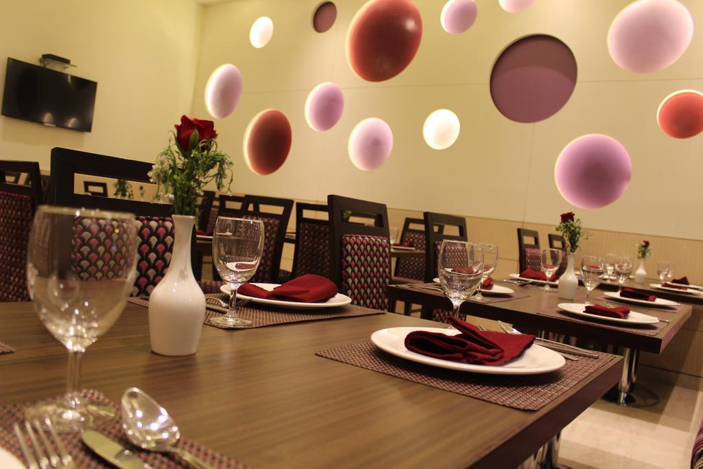 Hotel Amrapali Grand New Delhi Exterior photo