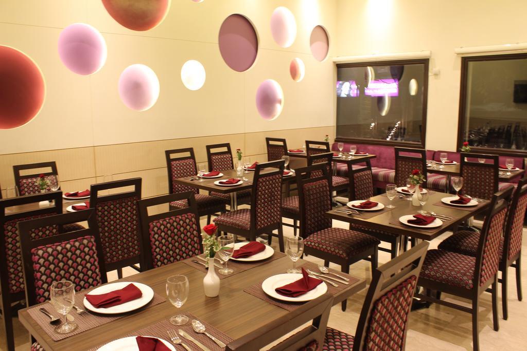 Hotel Amrapali Grand New Delhi Exterior photo