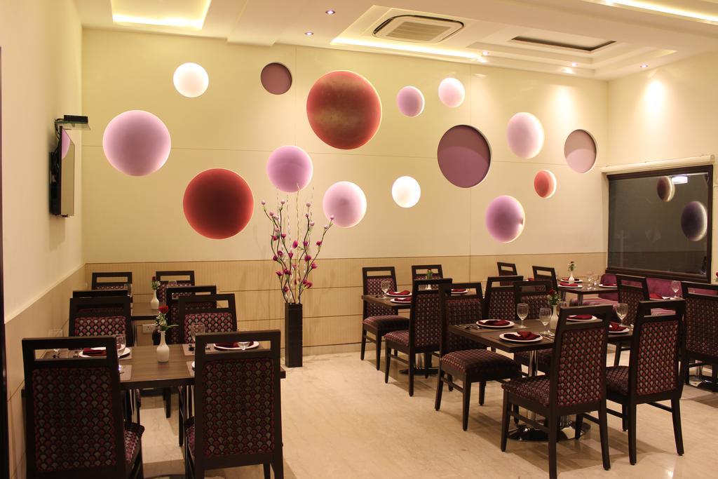 Hotel Amrapali Grand New Delhi Exterior photo