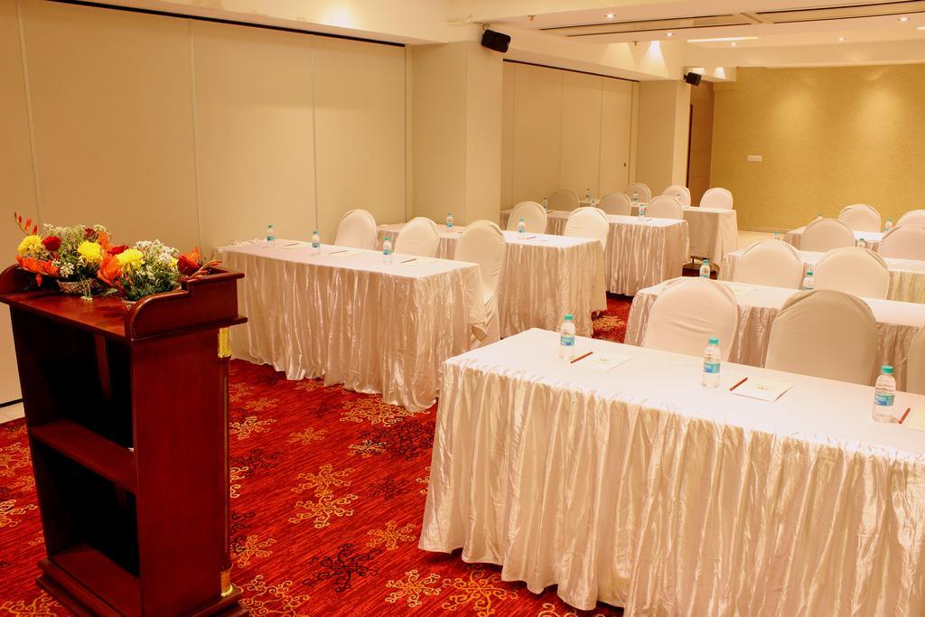 Hotel Amrapali Grand New Delhi Exterior photo