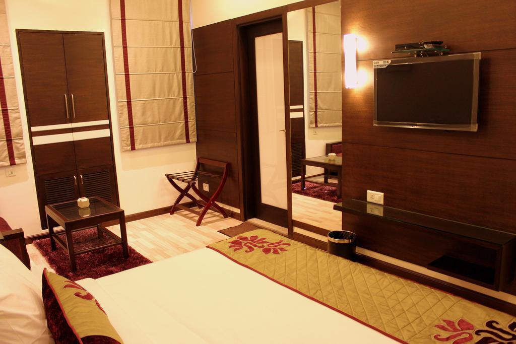 Hotel Amrapali Grand New Delhi Room photo