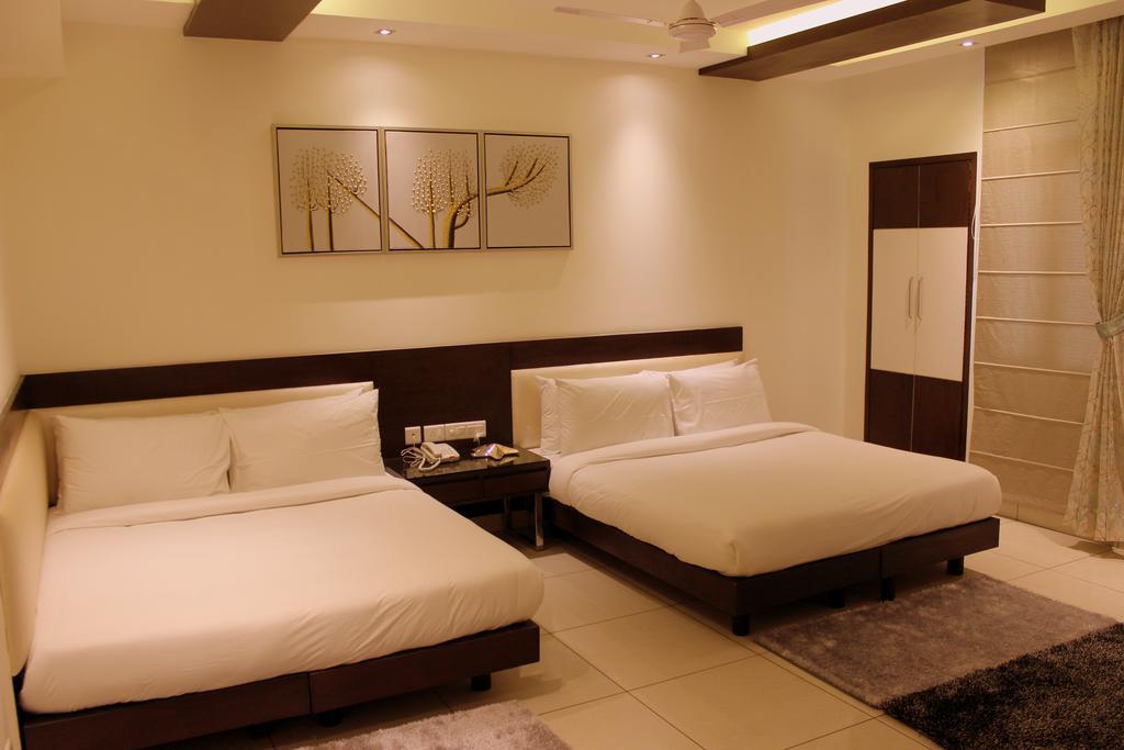 Hotel Amrapali Grand New Delhi Room photo