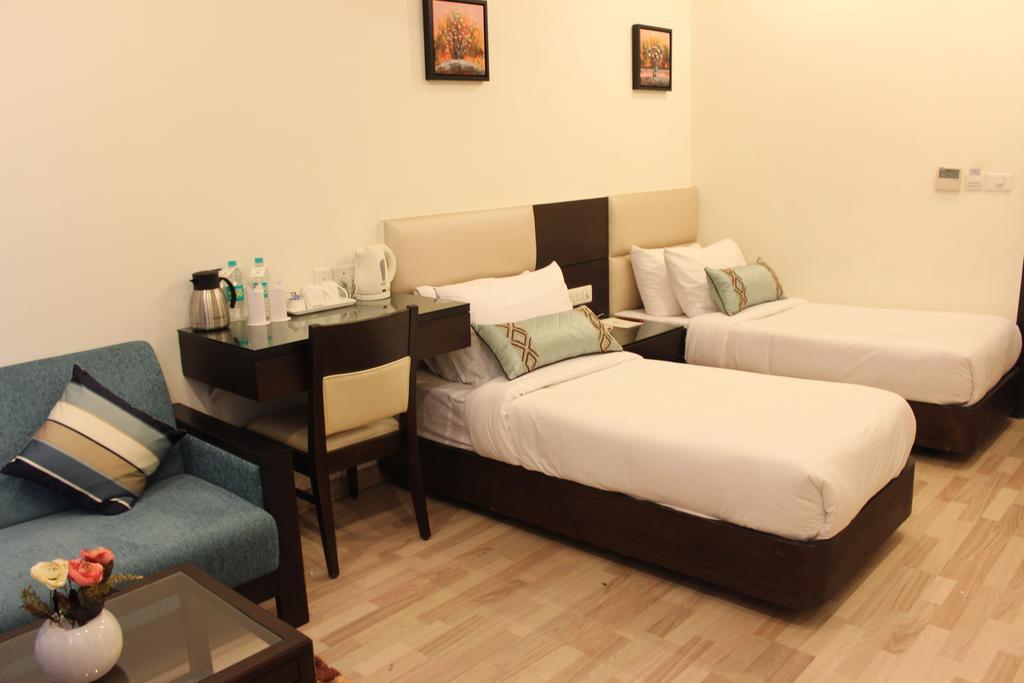 Hotel Amrapali Grand New Delhi Room photo