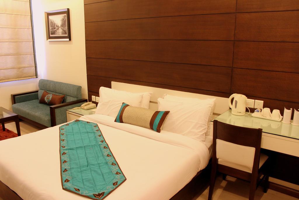 Hotel Amrapali Grand New Delhi Room photo